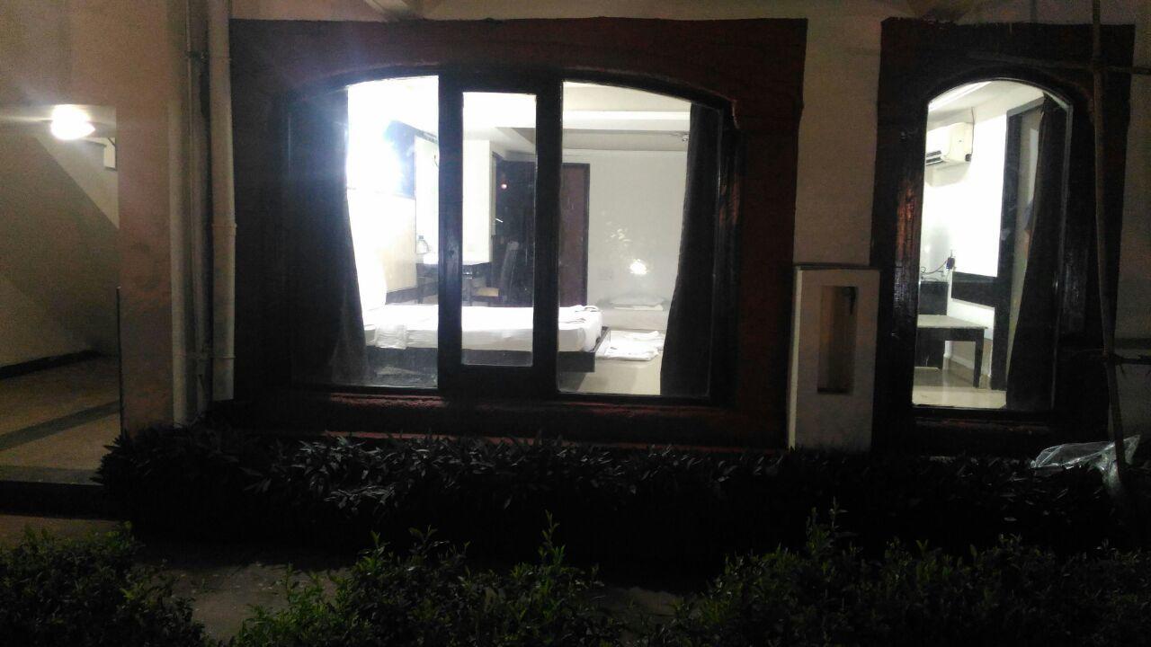 Ocean Waves Sun Baga Hotel Exterior foto