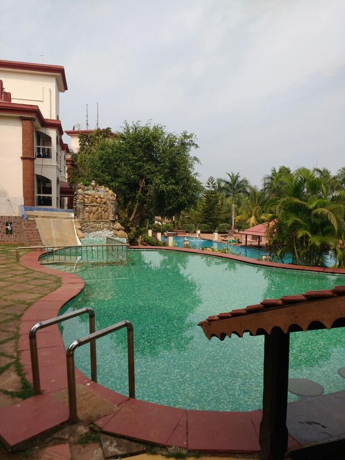 Ocean Waves Sun Baga Hotel Exterior foto